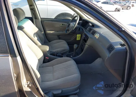 2001 Toyota Camry Le from USA, damaged, VIN 4T1BG22K51U042037